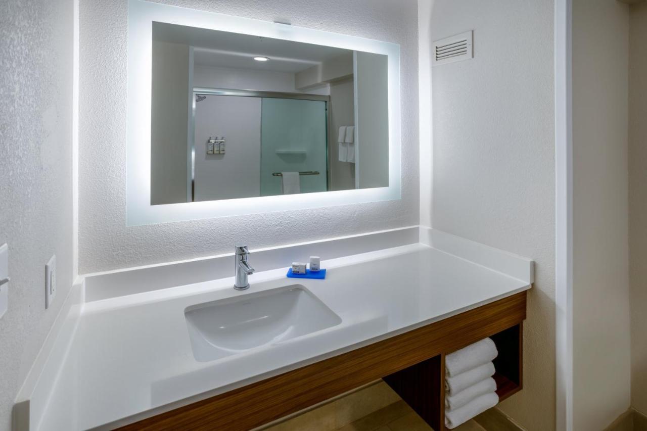 Holiday Inn Express Hotel & Suites Salisbury - Delmar By Ihg Extérieur photo