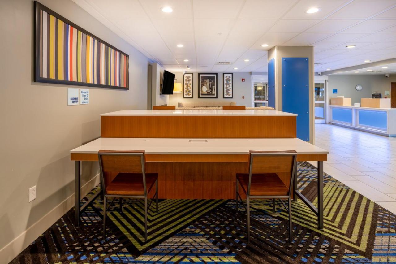Holiday Inn Express Hotel & Suites Salisbury - Delmar By Ihg Extérieur photo