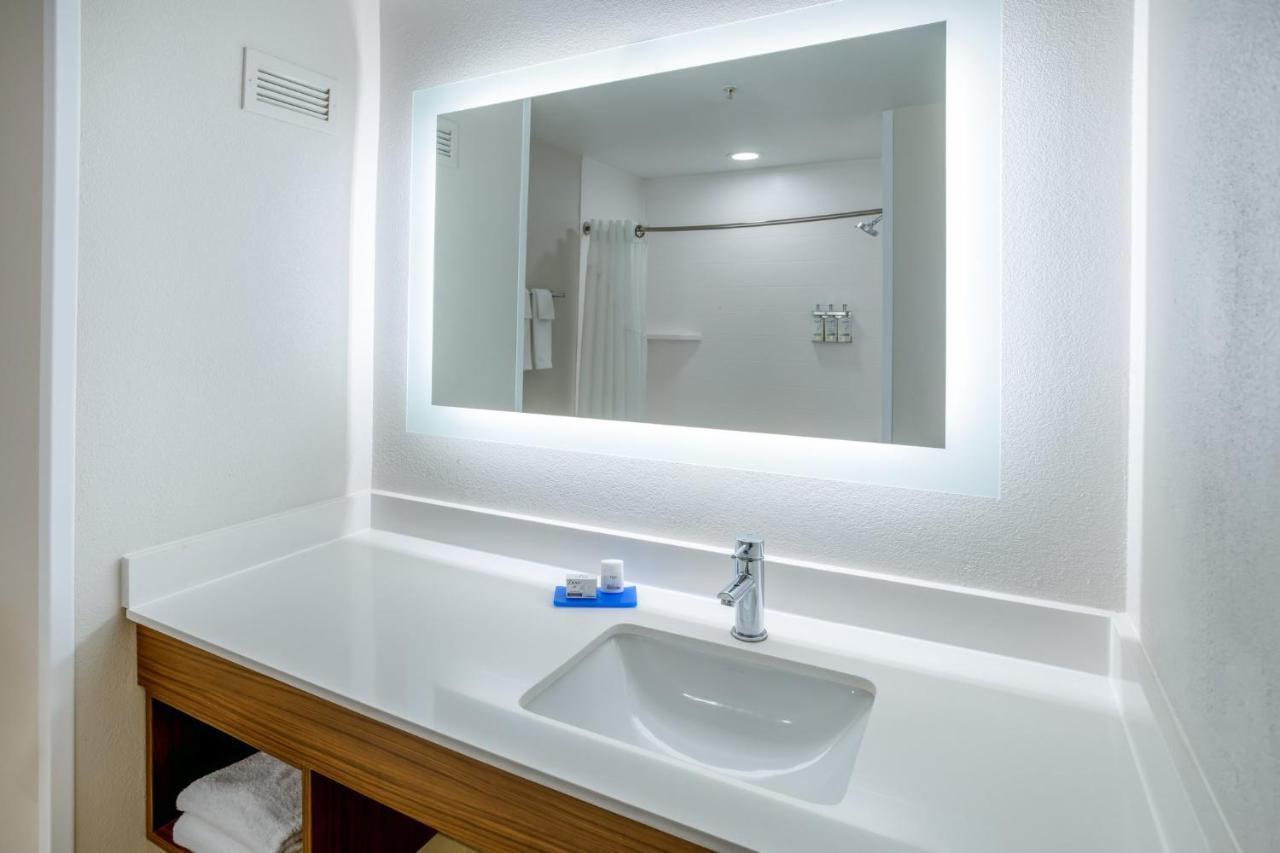 Holiday Inn Express Hotel & Suites Salisbury - Delmar By Ihg Extérieur photo